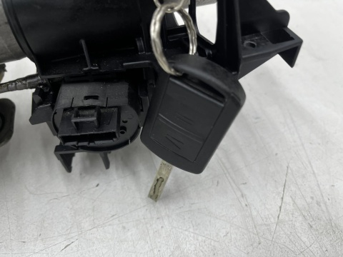 Kolumna kierownicy Opel Meriva A 03-10r. kluczyk wspomaganie kierownicy elektryczne Europa blokada 13153554 26101967 26108652