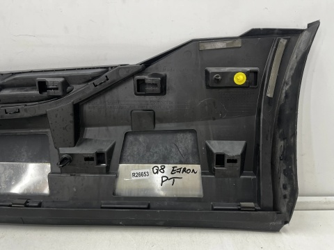Listwa Audi Q8 e-tron Q8 e-tron Sportback 18r.- PRAWA tylna dolna nakładka drzwi prawy tył 4ke853970