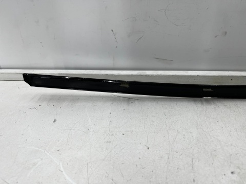 Listwa BMW 4 G22 Coupe M4 G82 20r.- prawa tylna boczna nakładka karoseryjna ozdobna obramówka szyby ShadowLine połysk 7482756
