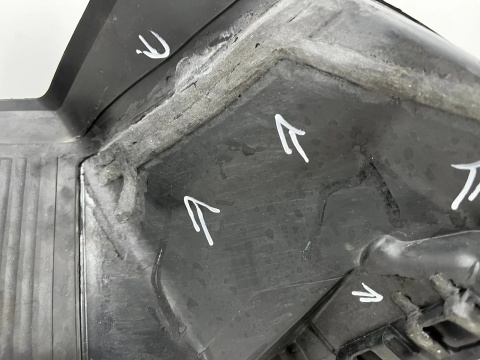Osłona chłodnicy Peugeot 3008 II 5008 II LIFT 20-24r. kierownica powietrza intercoolera pasa przedniego wlot 9836834080
