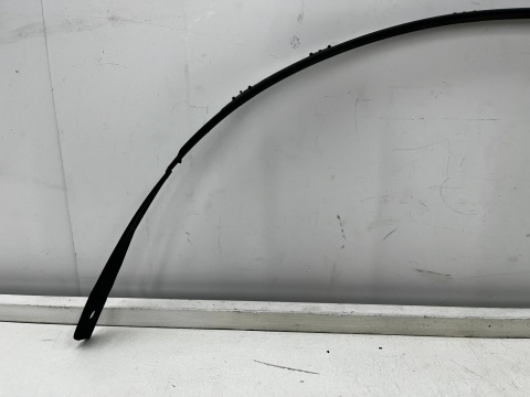 Ślizg Volvo XC60 2 II 17r.- prawe przednie mocowanie nadkola prawy przód 32216424