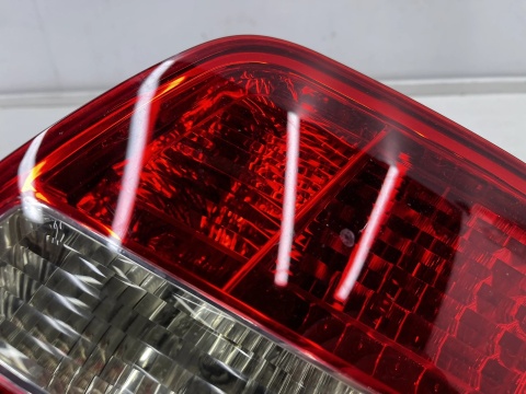Lampa Audi A8 D3 02-08r. prawa tylna z klapy bagażnika prawy tył EU 4e0945094c
