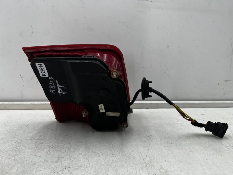 Lampa Audi A8 D3 02-08r. prawa tylna z klapy bagażnika prawy tył EU 4e0945094c