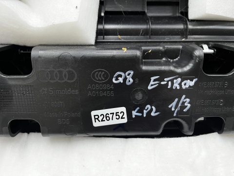 Tapicerka Audi Q8 e-tron Q8 18r.- boczek osłona poszycie klapy bagażnika 4ke867973