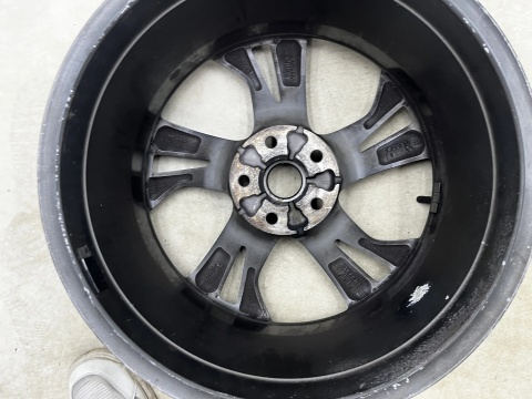 Felga aluminiowa Opel Astra K 15-22r. r17 cali 7,5jx17 ET44 5x105 CH56,5 pojedyncza oryginalna z czujnikiem ciśnienia 13409657