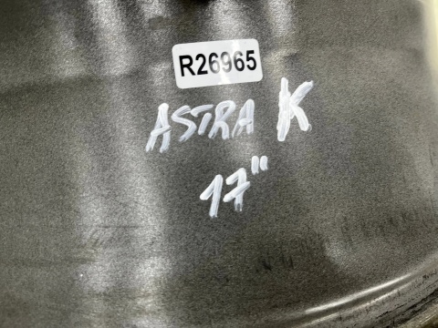 Felga aluminiowa Opel Astra K 15-22r. r17 cali 7,5jx17 ET44 5x105 CH56,5 pojedyncza oryginalna z czujnikiem ciśnienia 13409657