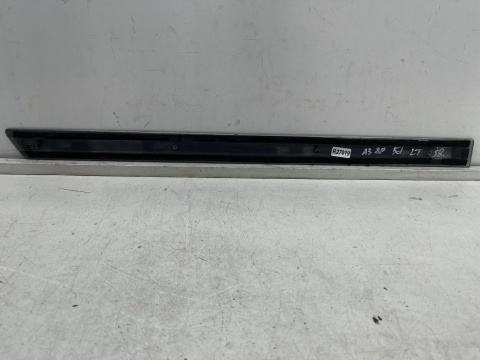 Listwa Audi A3 8P Sportback 5d 03-13r. lewa tylna ŚRODKOWA nakładka drzwi boczna lewy tył 8p4853963a