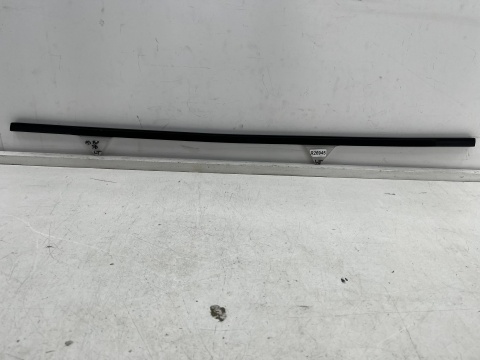 Listwa Audi A3 8p Sportback 5Drzwi 03-13r. lewa tylna uszczelka szyby drzwi zgarniająca zewnętrzna lewy tył