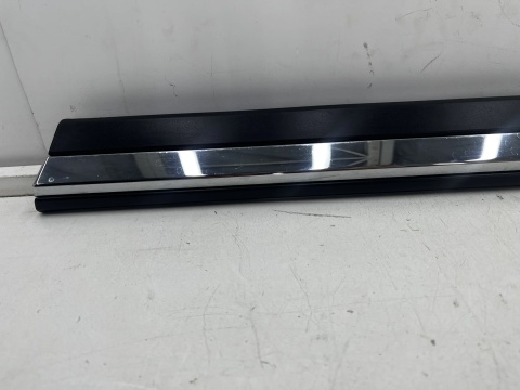 Listwa Nissan X-Trail T32 LIFT 17-22r. prawa przednia DOLNA nakładka drzwi CHROM prawy przód 808766fr0a