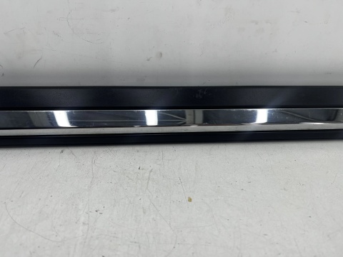Listwa Nissan X-Trail T32 LIFT 17-22r. prawa przednia DOLNA nakładka drzwi CHROM prawy przód 808766fr0a
