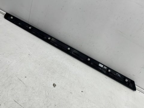 Listwa Nissan X-Trail T32 LIFT 17-22r. prawa przednia DOLNA nakładka drzwi CHROM prawy przód 808766fr0a