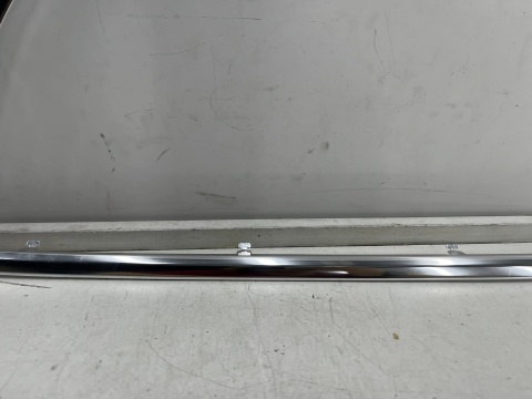Listwa Volvo V60 II KOMBI 18r.- prawa tylna boczna nakładka karoseryjna ozdobna obramówka szyby CHROM 5901206aa