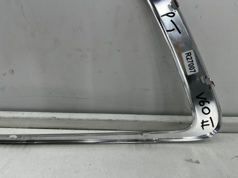 Listwa Volvo V60 II KOMBI 18r.- prawa tylna boczna nakładka karoseryjna ozdobna obramówka szyby CHROM 5901206aa