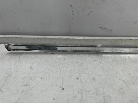 Listwa Volvo V60 II KOMBI 18r.- prawa tylna boczna nakładka karoseryjna ozdobna obramówka szyby CHROM 5901206aa