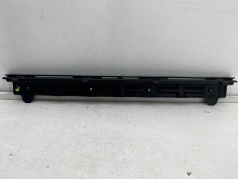 Ślizg Fiat 500 08-24r. tylne środkowe mocowanie zderzaka wspornik wzmocnienie tył 51865469