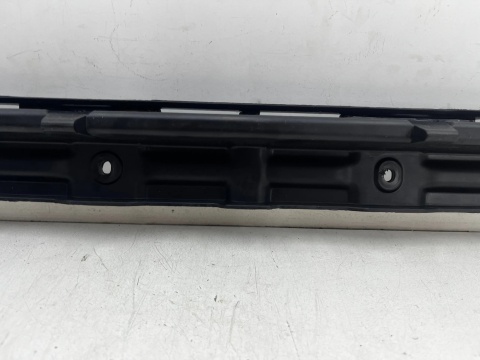 Ślizg Fiat 500 08-24r. tylne środkowe mocowanie zderzaka wspornik wzmocnienie tył 51865469