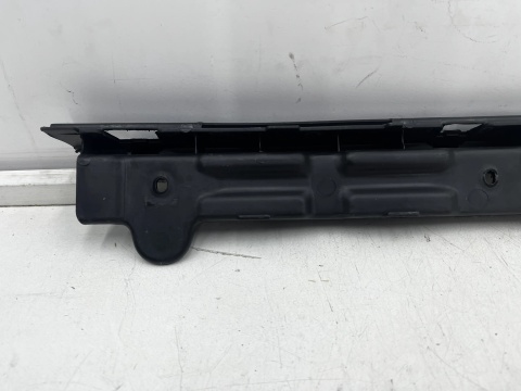 Ślizg Fiat 500 08-24r. tylne środkowe mocowanie zderzaka wspornik wzmocnienie tył 51865469