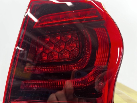 Lampa Isuzu D-Max 2 II 11-19r. NOWA prawa tylna EU Oryginalna LED w błotnik prawy tył 98235556 8-98235556-0