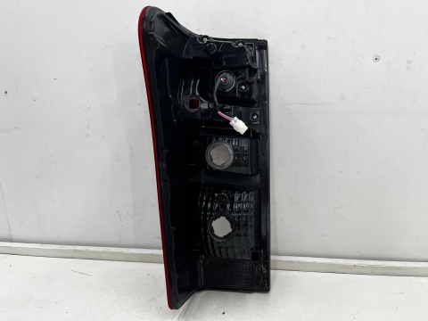 Lampa Isuzu D-Max 2 II 11-19r. NOWA prawa tylna EU Oryginalna LED w błotnik prawy tył 98235556 8-98235556-0