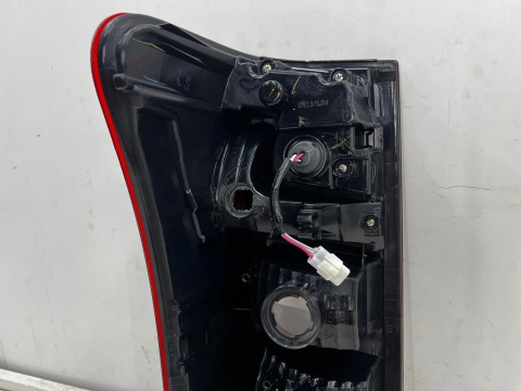 Lampa Isuzu D-Max 2 II 11-19r. NOWA prawa tylna EU Oryginalna LED w błotnik prawy tył 98235556 8-98235556-0
