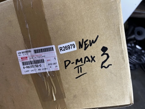 Lampa Isuzu D-Max 2 II 11-19r. NOWA prawa tylna EU Oryginalna LED w błotnik prawy tył 98235556 8-98235556-0