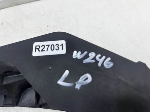 Ślizg Mercedes w246 B-klasa 11-18r. lewy przedni wspornik mocowanie zderzaka pasa przedniego wzmocnienie a2466260100