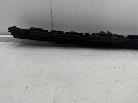 Ślizg Mercedes w246 B-klasa 11-18r. tylny środkowy wspornik mocowanie zderzaka wzmocnienie a2468850065