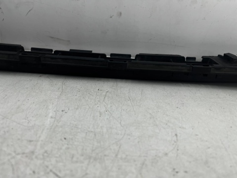 Ślizg Mercedes w246 B-klasa 11-18r. tylny środkowy wspornik mocowanie zderzaka wzmocnienie a2468850065