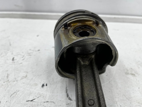 Tłok Korbowód Opel Zafira B Astra H Vectra C 04-14r. 1.9 CDTI nominalne numer bloku 55182303