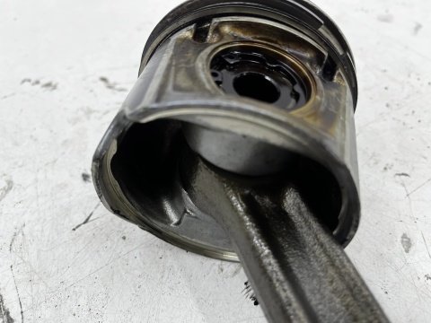 Tłok Korbowód Opel Zafira B Astra H Vectra C 04-14r. 1.9 CDTI nominalne numer bloku 55182303