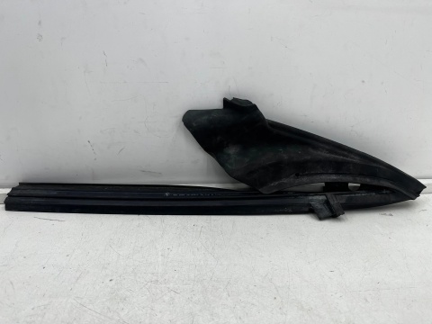 Uszczelka BMW 6 F12 F13 F06 10-18r. prawa przednia górna uszczelka szyby prowadnica szyby prawy przód 7217492