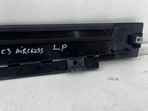 Listwa Citroen C3 Aircross 17-24r. lewa przednia osłona słupka ramki szyby drzwi lewych przednich POŁYSK 39136474