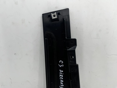 Listwa Citroen C3 Aircross 17-24r. prawa tylna osłona słupka ramki szyby drzwi prawych tylnych POŁYSK 39136477