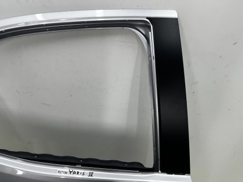 Drzwi Toyota Yaris 4 IV Mazda 2 Hybrid 20r.- prawe tylne prawy tył