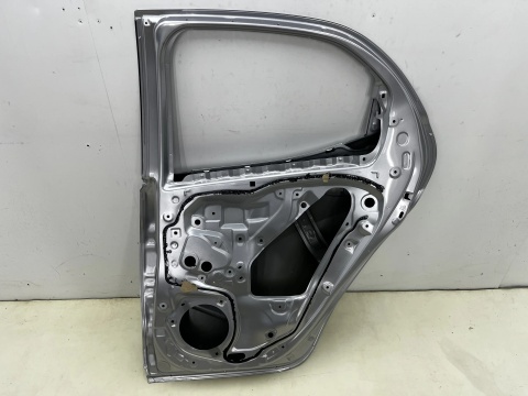 Drzwi Toyota Yaris 4 IV Mazda 2 Hybrid 20r.- prawe tylne prawy tył