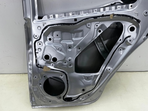 Drzwi Toyota Yaris 4 IV Mazda 2 Hybrid 20r.- prawe tylne prawy tył