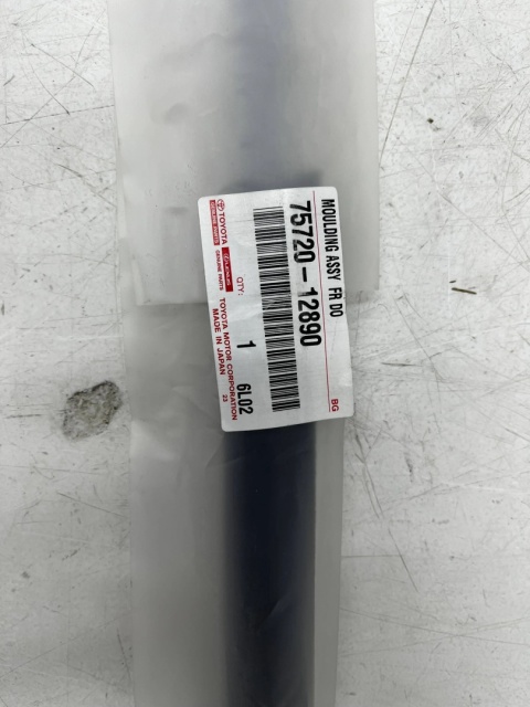 Listwa Toyota Auris 2 II E18 12-18r. NOWA lewa przednia listwa zgarniająca