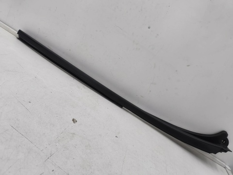 Listwa Renault Trafic 3 III Opel Vivaro B 14r.- prawa nakładka zgarniająca szyby przedniej czołowej zaślepka 93867905