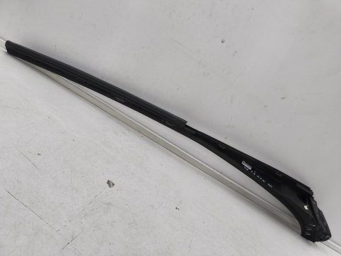 Listwa Renault Trafic 3 III Opel Vivaro B 14r.- prawa nakładka zgarniająca szyby przedniej czołowej zaślepka 93867905