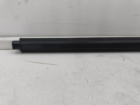 Listwa Suzuki Swift 5 V 10-17r. NOWA prawa tylna uszczelka drzwi zewnętrzna szyby zgarniająca prawy tył 83831-71l03