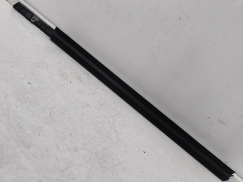Listwa Suzuki Swift 5 V 10-17r. NOWA prawa tylna uszczelka drzwi zewnętrzna szyby zgarniająca prawy tył 83831-71l03