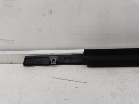 Listwa Suzuki Swift 5 V 10-17r. NOWA prawa tylna uszczelka drzwi zewnętrzna szyby zgarniająca prawy tył 83831-71l03
