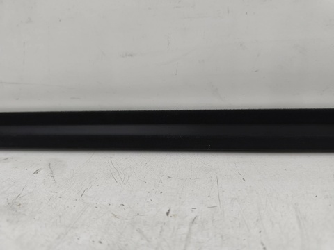 Listwa Suzuki Swift 5 V 10-17r. NOWA prawa tylna uszczelka drzwi zewnętrzna szyby zgarniająca prawy tył 83831-71l03
