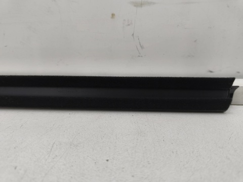 Listwa Suzuki Swift 5 V 10-17r. NOWA prawa tylna uszczelka drzwi zewnętrzna szyby zgarniająca prawy tył 83831-71l03