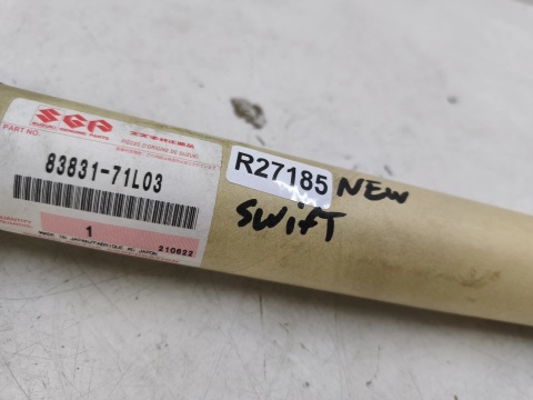 Listwa Suzuki Swift 5 V 10-17r. NOWA prawa tylna uszczelka drzwi zewnętrzna szyby zgarniająca prawy tył 83831-71l03
