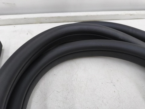 Uszczelka Ford Focus Mk3 10-19r. guma drzwi kierowcy lewy przód wewnętrzna