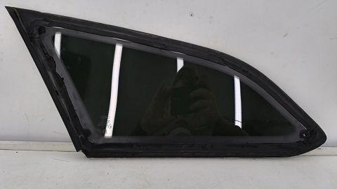 Szyba boczna Ford Focus Mk3 10-19r. kombi prawy tylny trójkąt karoseryjna przyciemniana bm51-a297b00-f