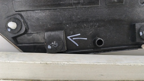 Listwa Peugeot 5008 II 17-24r. lewa tylna listewka szyby karoseryjna osłona słupka bagażnika CHROM 9827008977