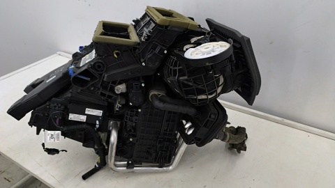 Nagrzewnica Ford Focus Mk3 10-19r. KLIMATYZACJA obudowa chłodnicy wody parownik automatyczna kompletna EUROPA h1f1-19b555-eb