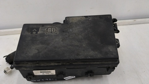 Skrzynka bezpieczników Ford Focus Mk3 10-19r. pokrywa skrzynki zaślepka obudowa av6t-14a076-ab